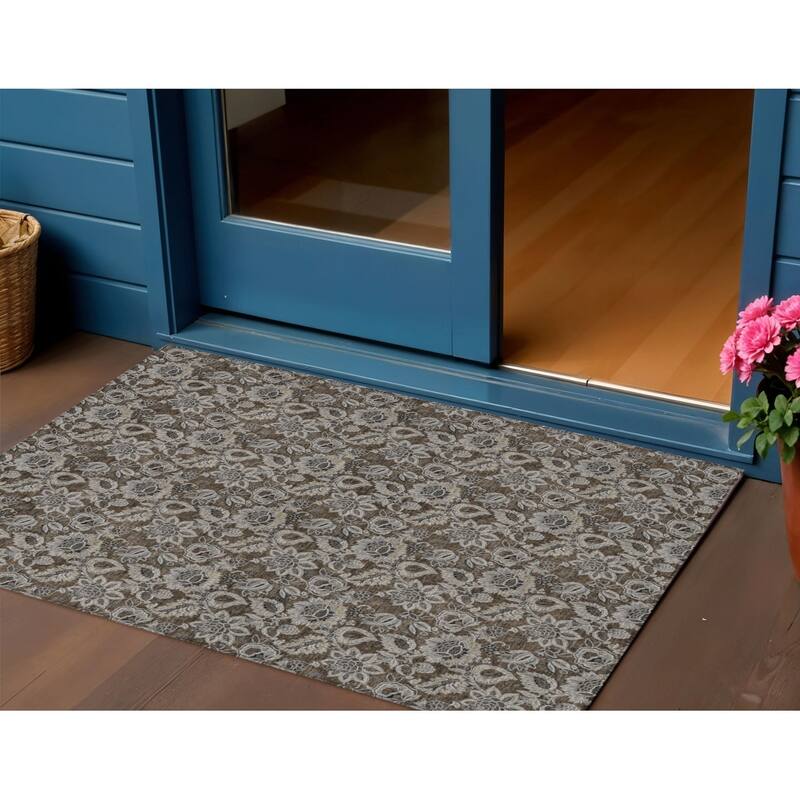 HomeRoots Floral Transitional Rectangle Outdoor Rug - 3' x 5'