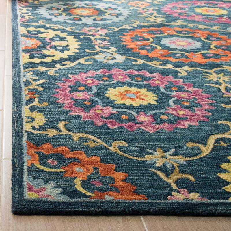 SAFAVIEH Handmade Suzani Florane Boho Tribal Wool Rug