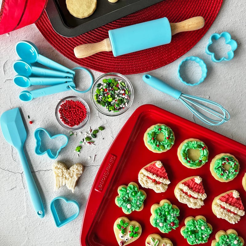 12-Piece Junior Bakeware Plastic and Silicone Set - 13 x 1.75 x 9