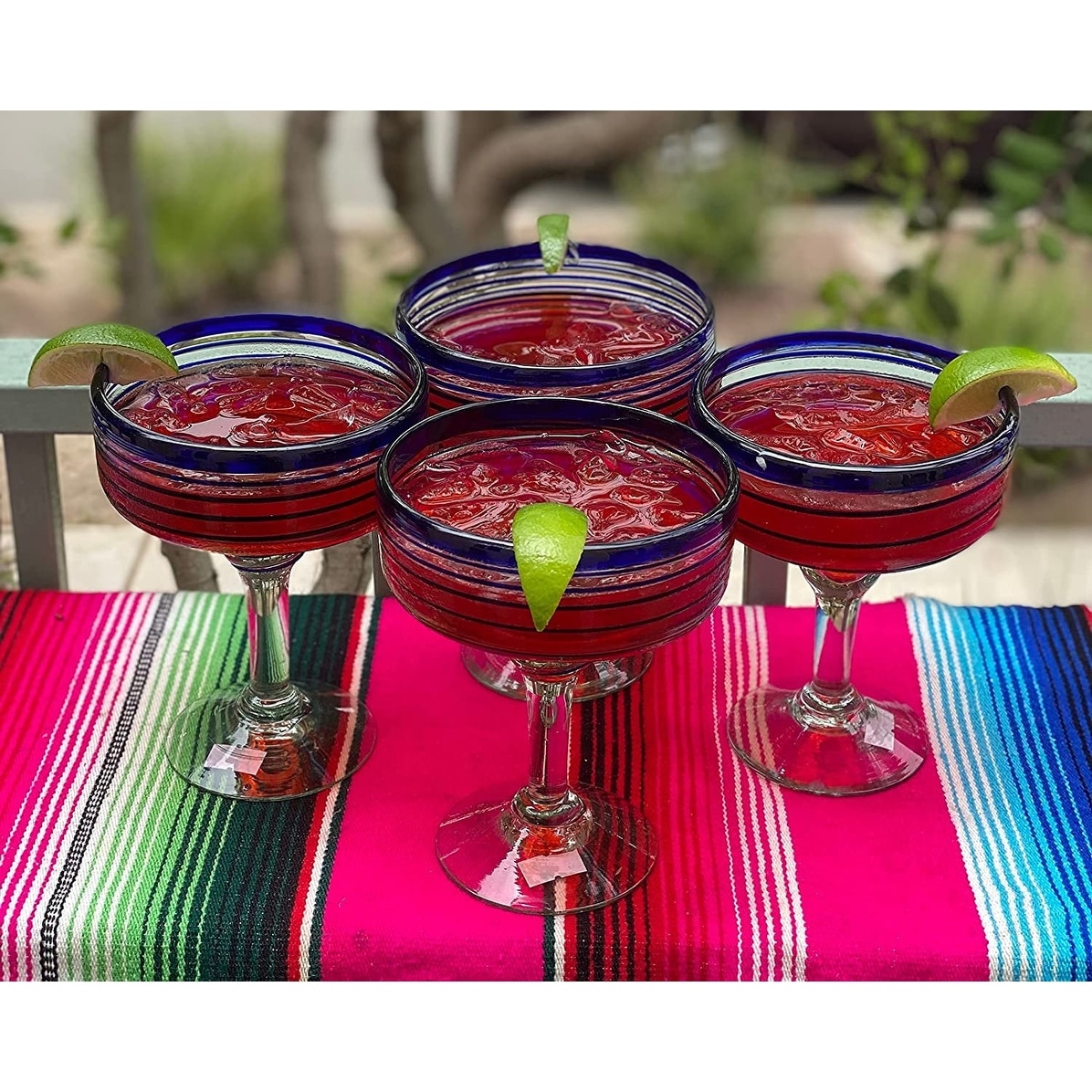 https://ak1.ostkcdn.com/images/products/is/images/direct/0d92ac6e1bb0ad33e2e796db383fdd09cfb473e7/Dos-Sue%C3%B1os-Mexican-Hand-Blown-Glass---Set-of-4-Hand-Blown-Margarita-Glasses-%2816-oz%29-with-Blue-Spiral-Design.jpg
