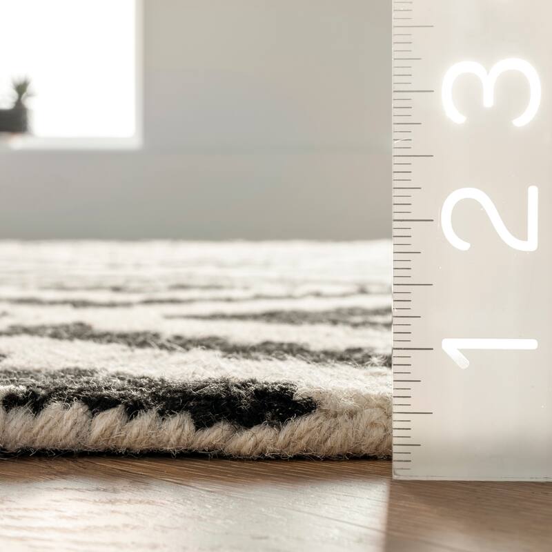 Nuloom Kellee Hand Tufted Geometric Wool Area Rug