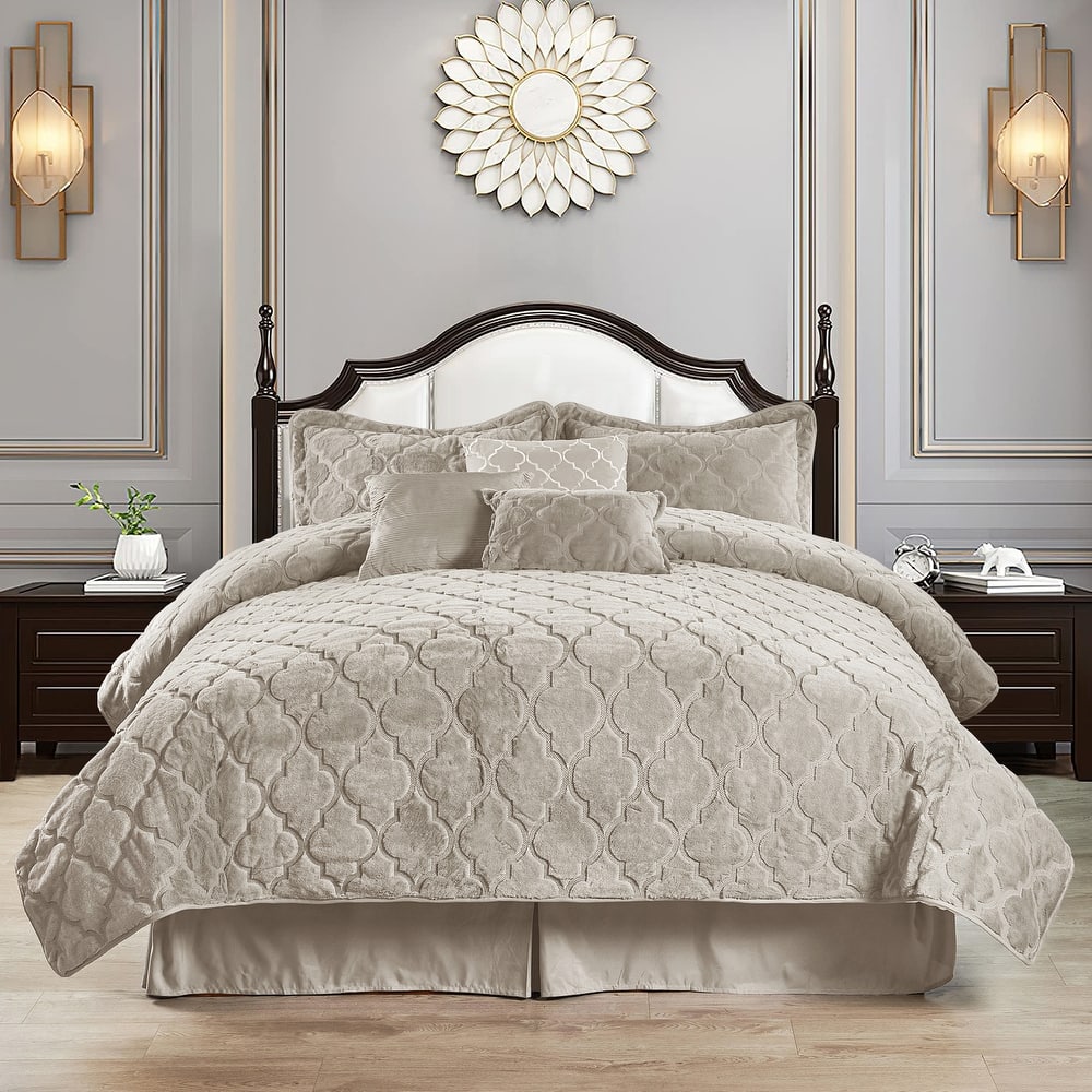 FauxFur Moroccan Design 7-piece Embroidered Quilt Set