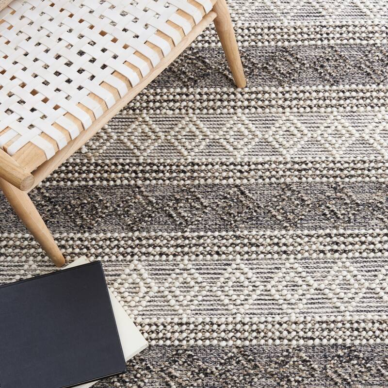 SAFAVIEH Handmade Natura Diala Boho Wool Rug