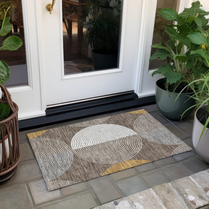 Machine Washable Indoor/ Outdoor Casual Circles Chantille Rug - Brown - 1'8" x 2'6"