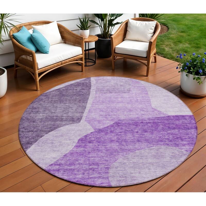 HomeRoots Abstract Transitional Rectangle Outdoor Rug - 8' Round