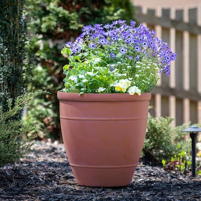 Southern Patio Wright Rubber 18-inch Planter