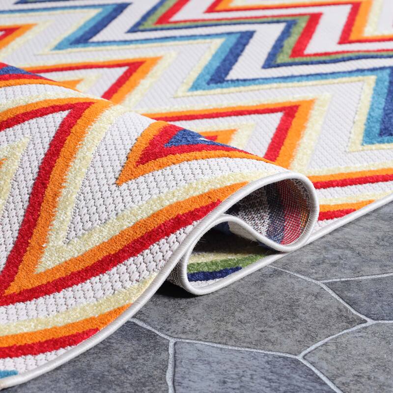 Superior Modern Zig-Zag Geometric Indoor Outdoor Runner or Area Rug