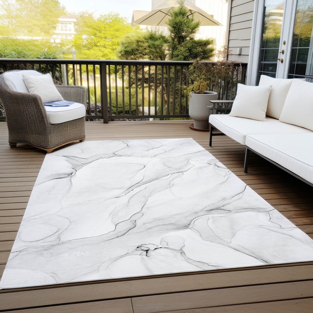 Machine Washable Indoor/ Outdoor Abstract Watercolor Chantille Rug