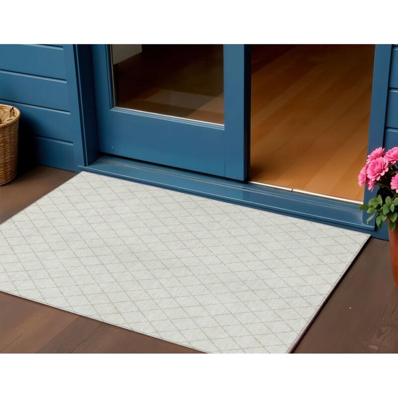 HomeRoots Geometric Transitional Rectangle Outdoor Rug - 3' x 5'