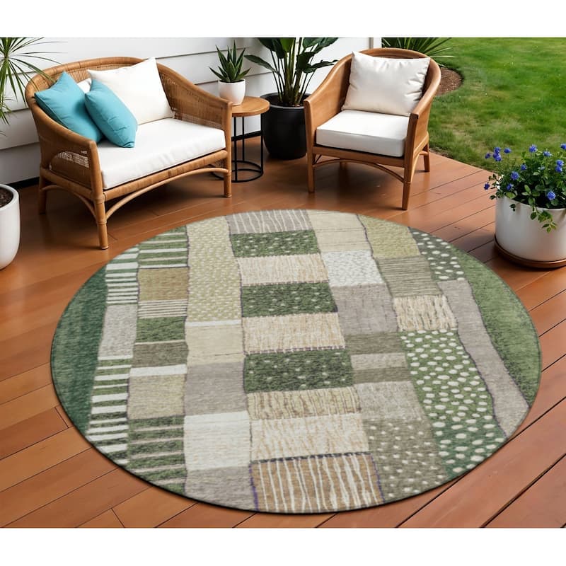 HomeRoots Geometric Transitional Rectangle Outdoor Rug - 8' Round