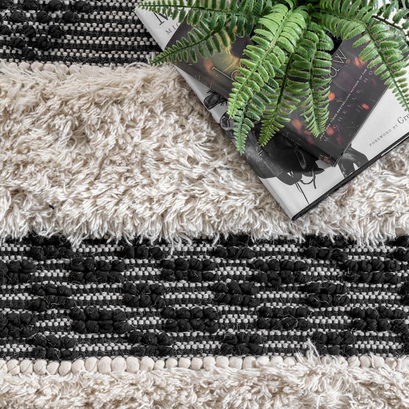 Nuloom Ivory Handmade Wool Cotton Geo Striped Shag Rug