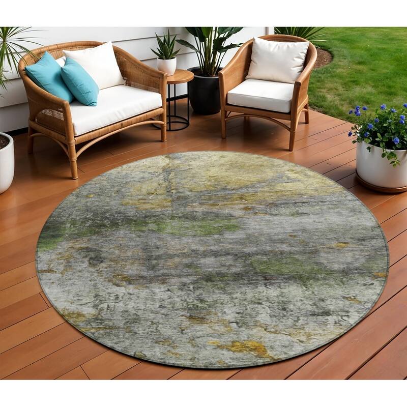 HomeRoots Abstract Transitional Rectangle Outdoor Rug - 8' Round