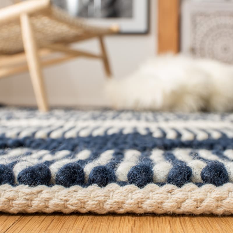 SAFAVIEH Handmade Natura Annedorte Wool Rug