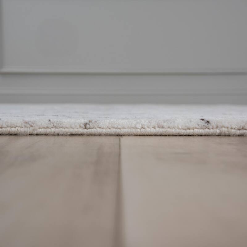 Alora Decor Fitz Diamond Pattern Hand-Knotted Wool Rug