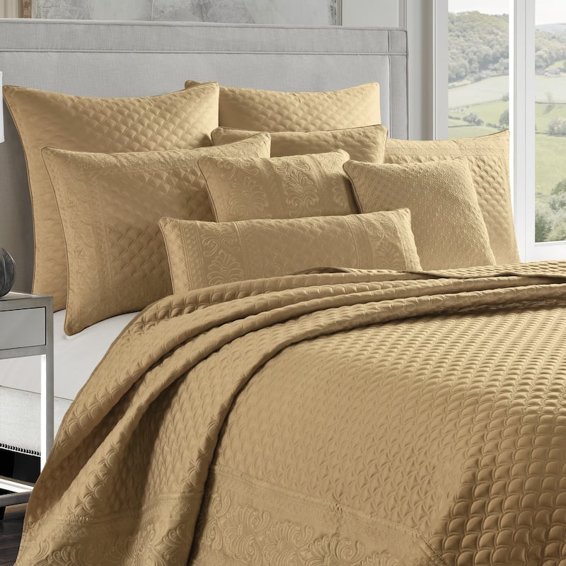 J. Queen New York Lyndon Coverlet Quilt