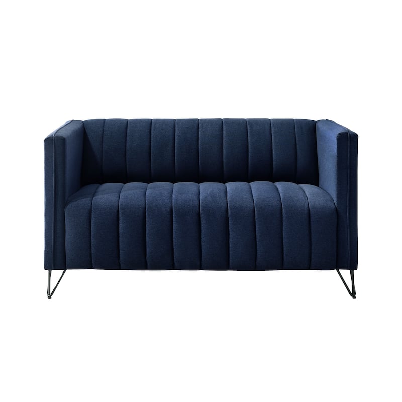 Clayfell Kurtis Square Arm Living Set