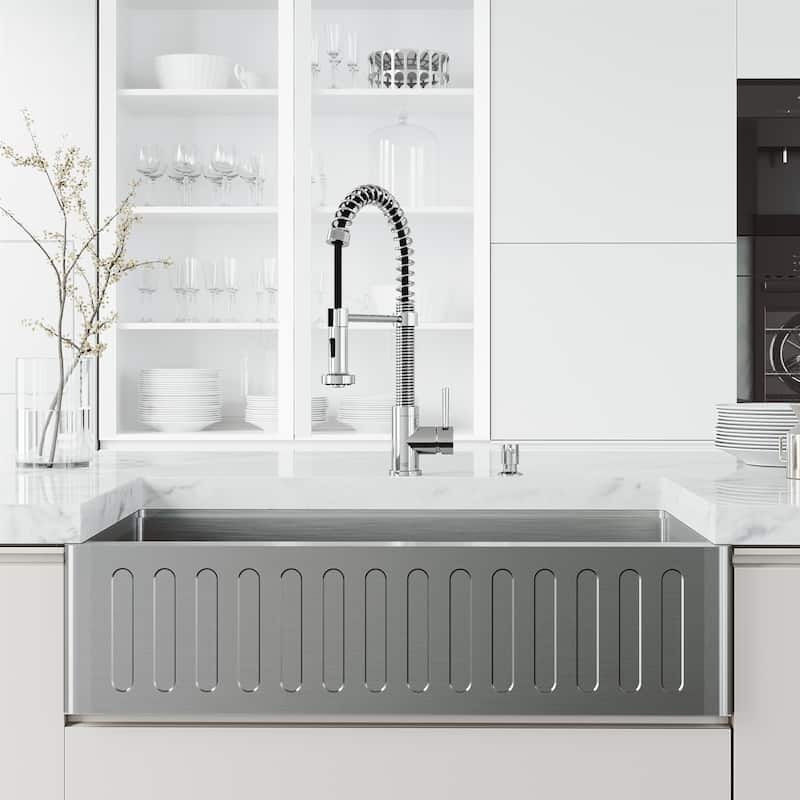 VIGO Edison 19" H Single Handle Pull-Down Sprayer Kitchen Faucet