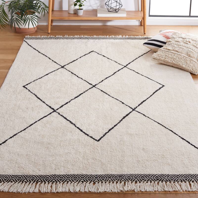 SAFAVIEH Easy Care Machine Washable Fairy Josefine Rug - 4' x 6' - Ivory/Black - Rectangle