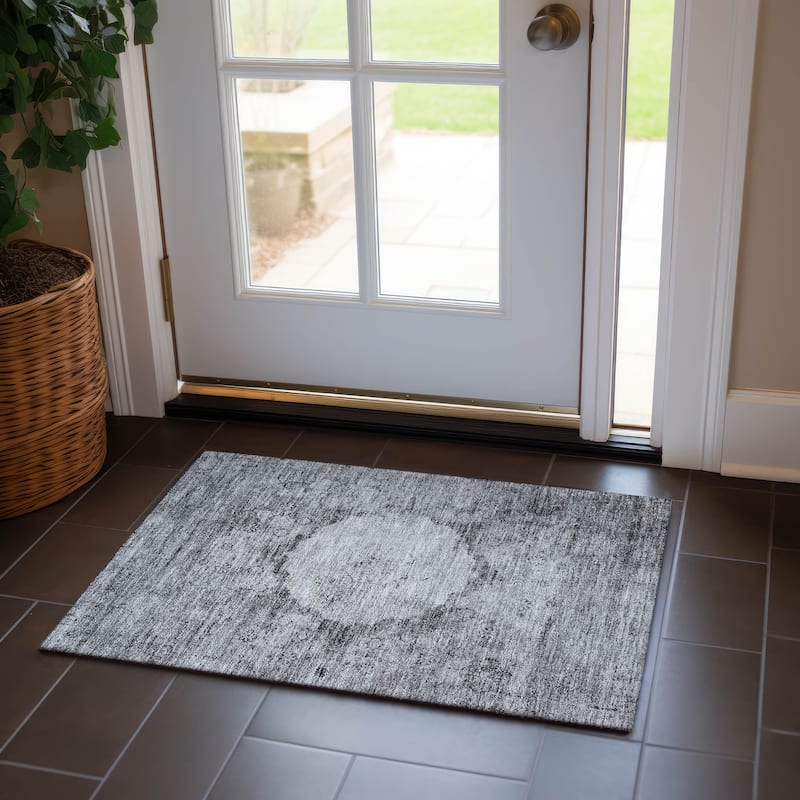 Machine Washable Indoor/ Outdoor Chantille Vintage Traditional Rug - Gray - 1'8" x 2'6"