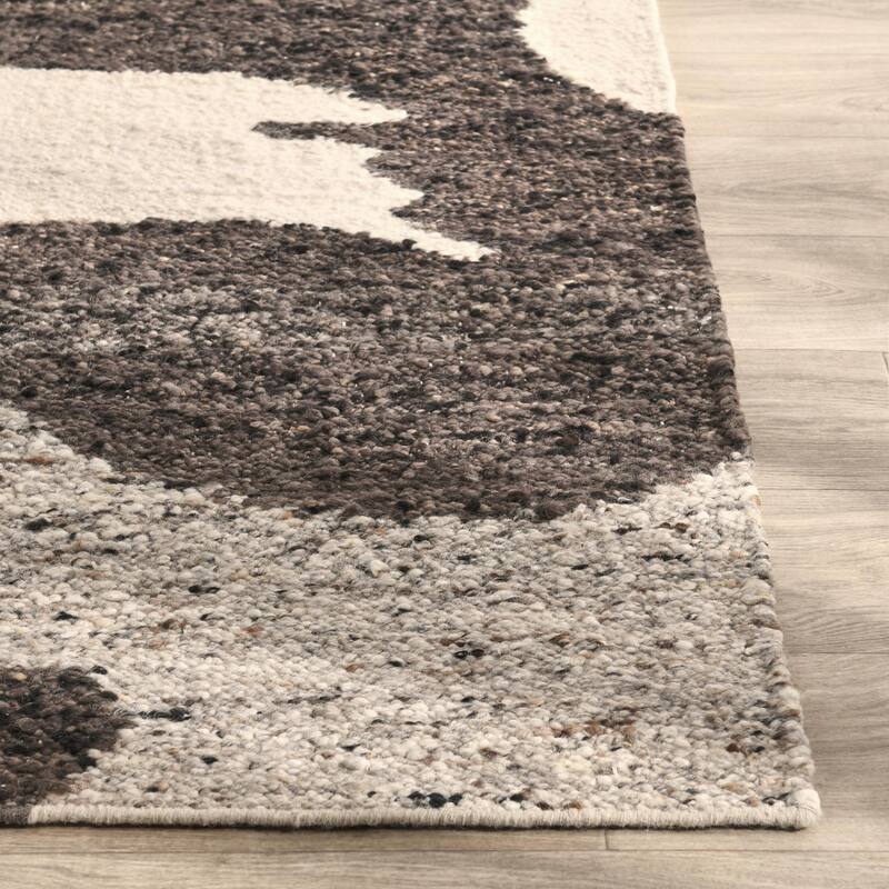 Villa by Classic Home Hesperia Hand Woven Wool Rug