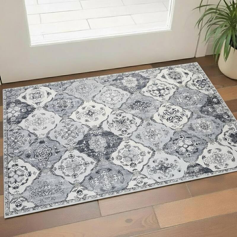 HomeRoots Patchwork Traditional Rectangle Area Rug - 3' X 5' - 3' X 5'