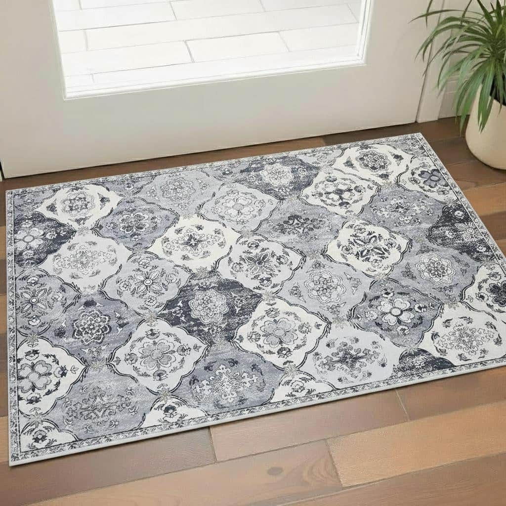 HomeRoots Patchwork Traditional Rectangle Area Rug - 3' X 5'