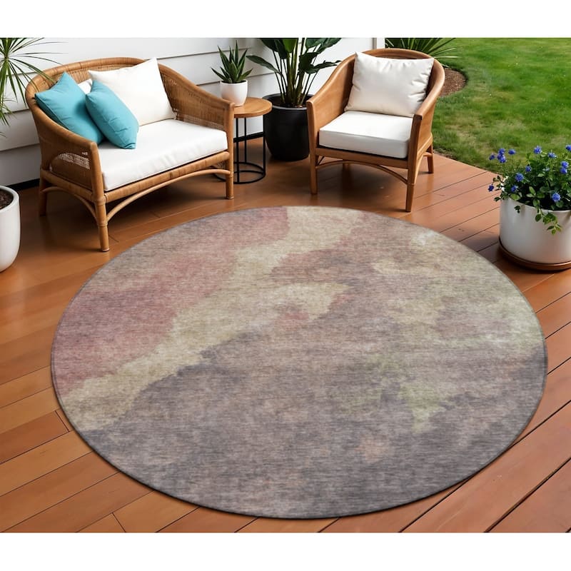 HomeRoots Abstract Transitional Rectangle Outdoor Rug - 8' Round
