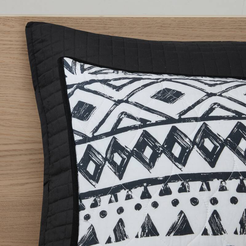 Intelligent Design Cora 7 Piece Reversible Cotton Quilt Set with Euro Shams and Thrwo Pillows