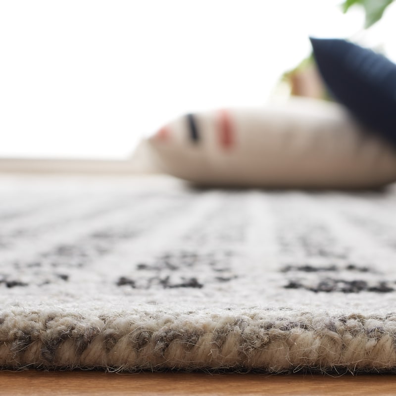 SAFAVIEH Handmade Ebony Alyona Modern Rug