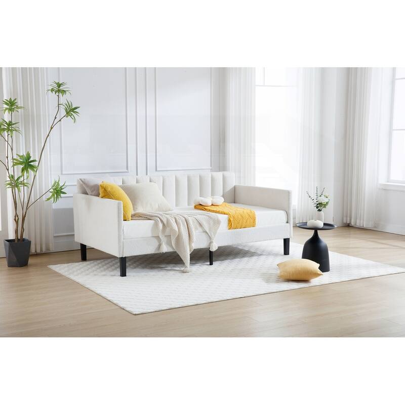 Luxurious Modern Daybed with Tufted Backrest and Exceptional Comfort
