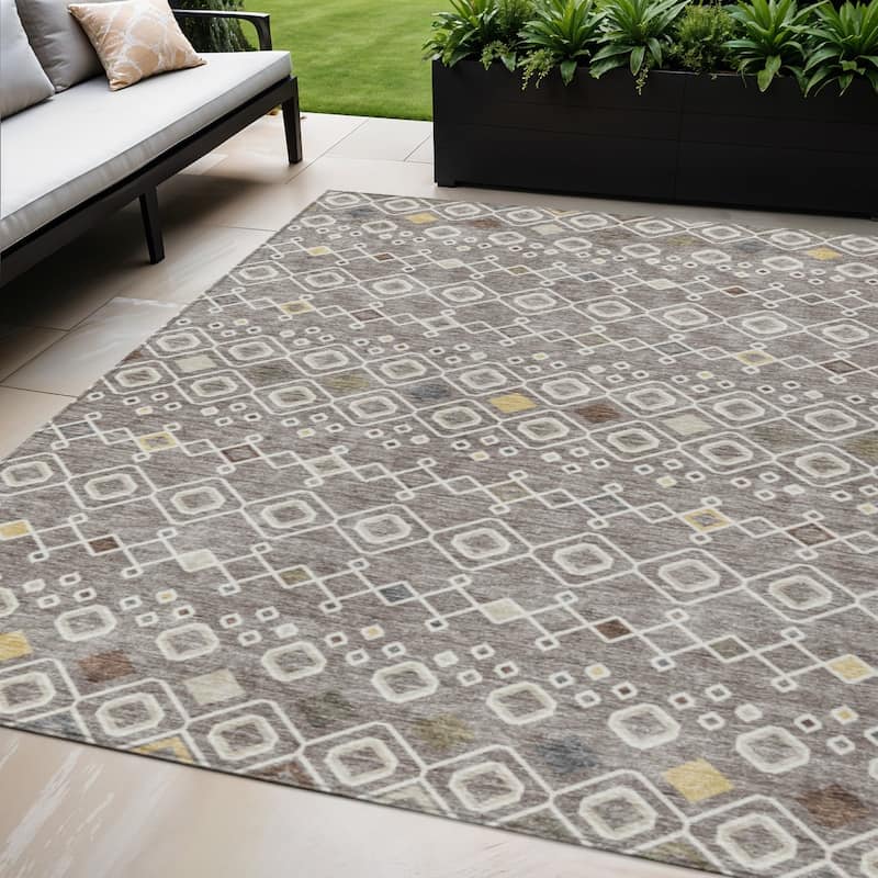 HomeRoots Geometric Modern Rectangle Outdoor Rug - 5' X 8'