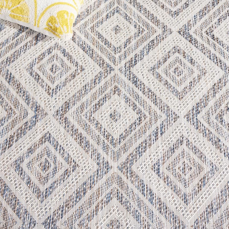 SAFAVIEH Courtyard Froukje Casual Waterproof Patio Backyard Rug