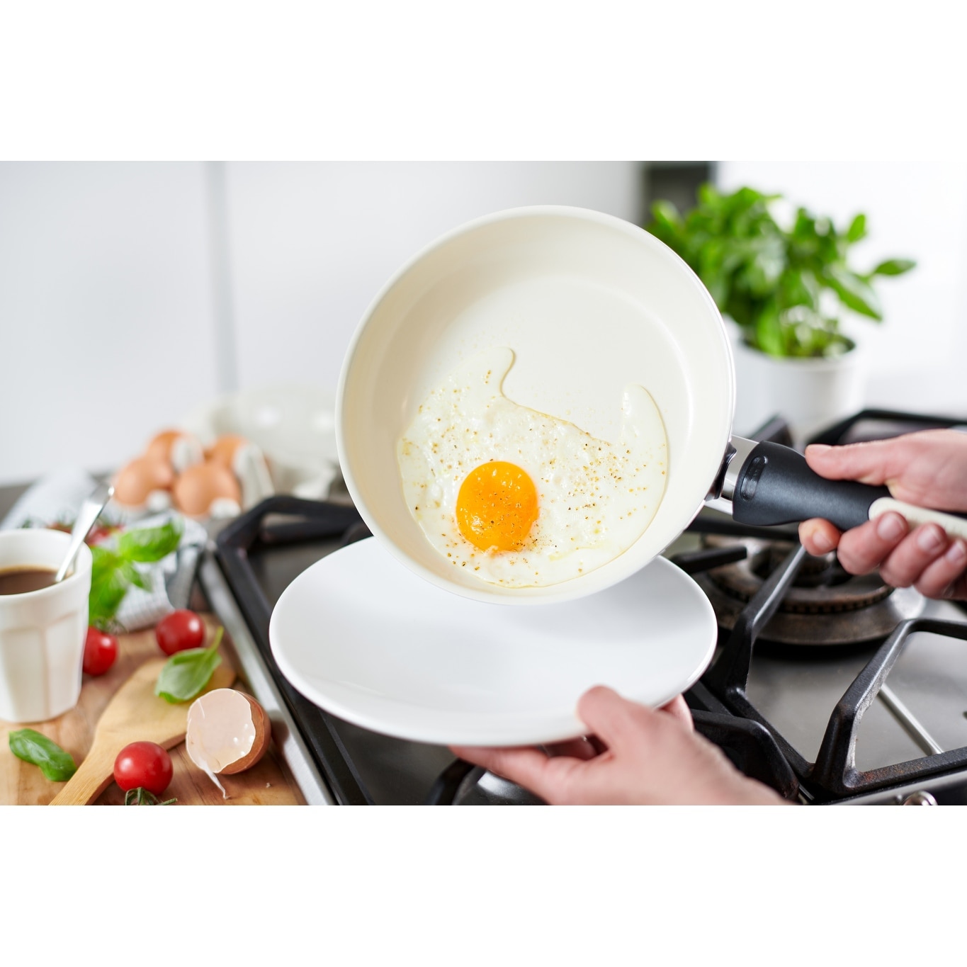 https://ak1.ostkcdn.com/images/products/is/images/direct/0e2a2ae230d9fa0bbca102efd5aff798a6bc27fd/GreenPan%E2%84%A2-Rio-12-inch-Ceramic-Nonstick-Frypan.jpg