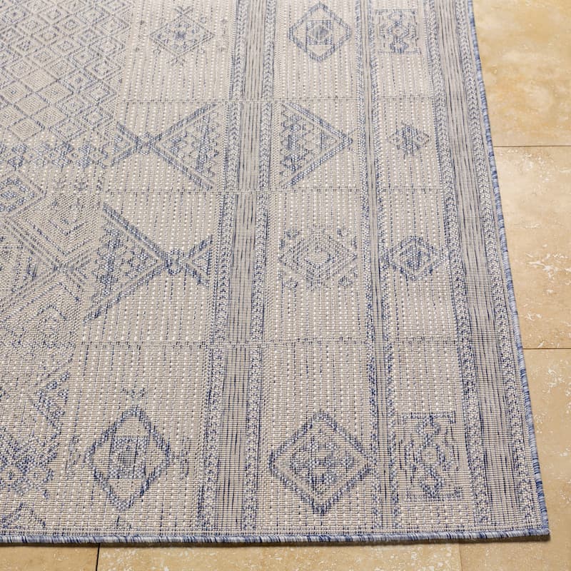 Livabliss Azucena Global Diamond Indoor/ Outdoor Area Rug