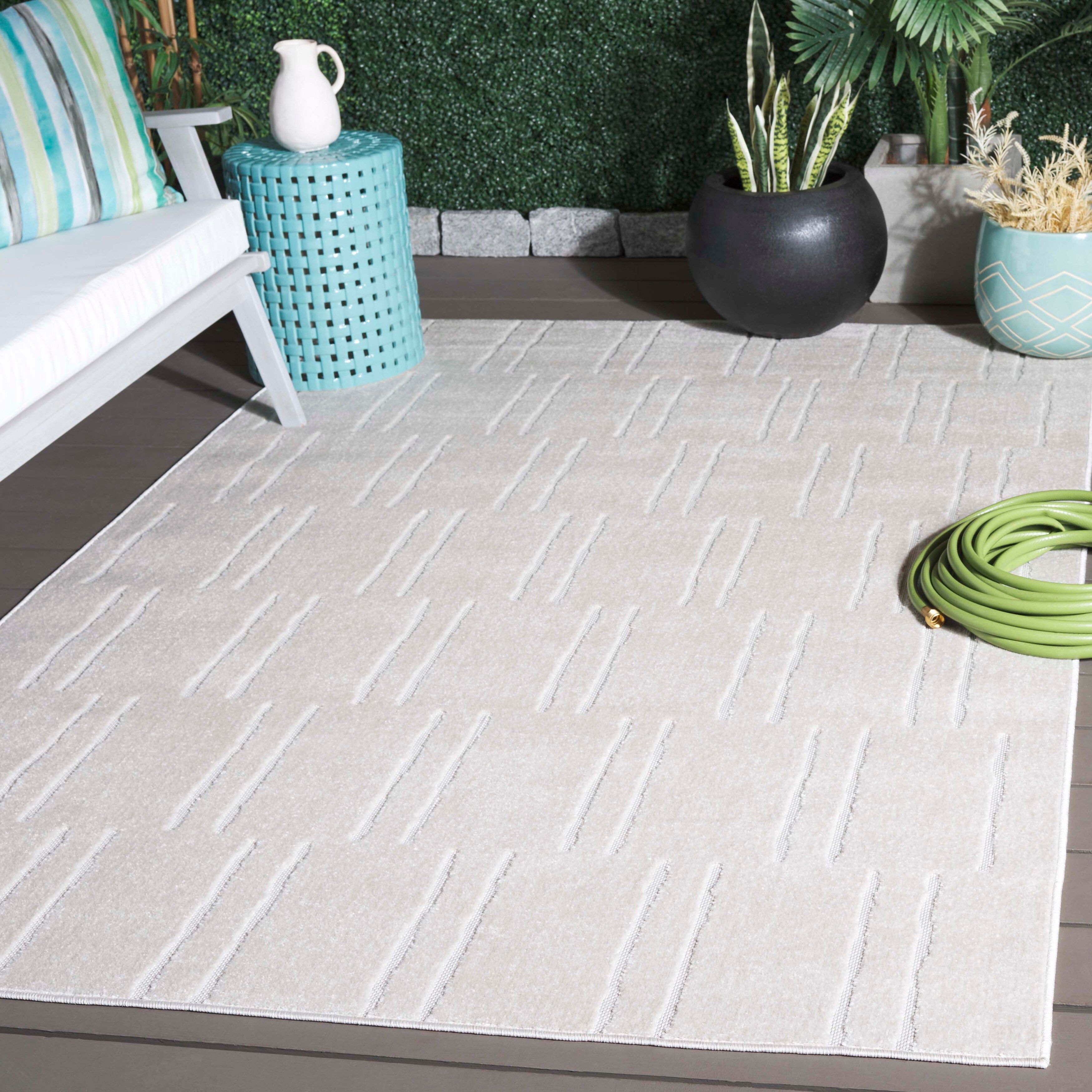 SAFAVIEH Stella Olessia Modern & Contemporary Rug