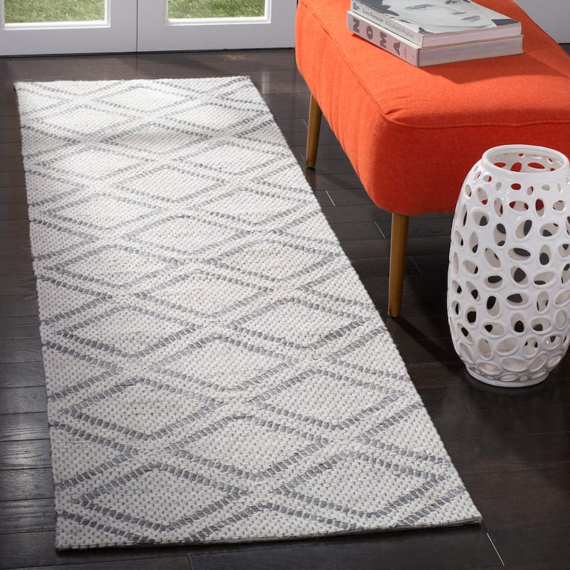 SAFAVIEH Handmade Micro-Loop Raven Wool Rug - 2'3" x 7' Runner - Silver/Dark Grey