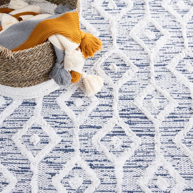 SAFAVIEH Augustine Vaili Moroccan Boho Fringe Rug