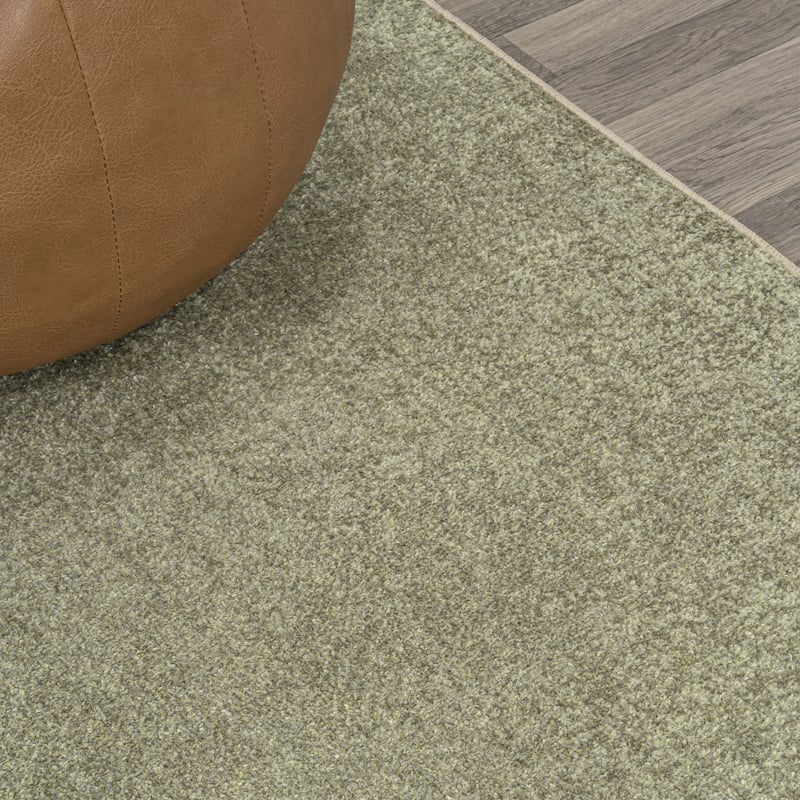 JONATHAN Y Fawning Classic Solid Low-Pile Machine-Washable Terra Area Rug