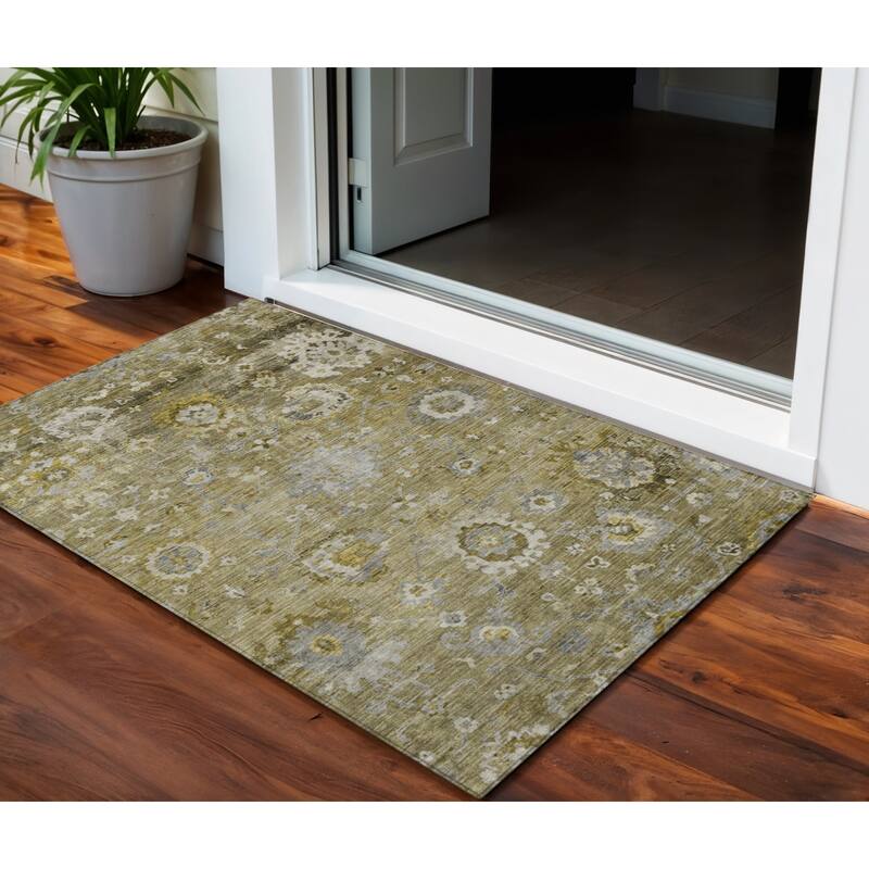 HomeRoots Floral Traditional Rectangle Outdoor Rug - 3' x 5'