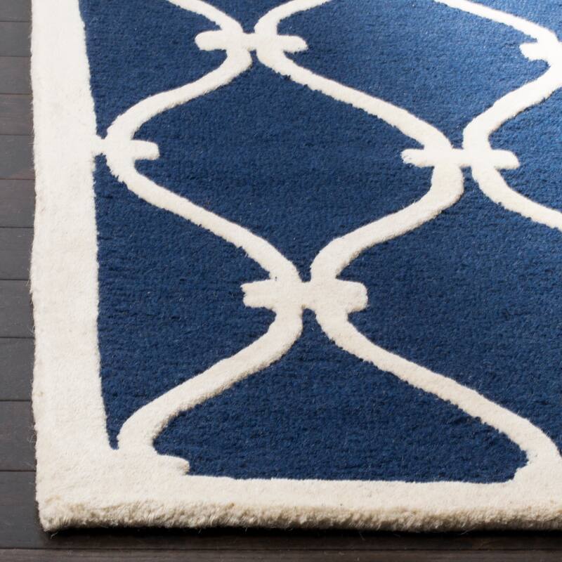 SAFAVIEH Handmade Cambridge Catharien Modern Moroccan Wool Rug - 2'6" x 4' - Navy/Ivory
