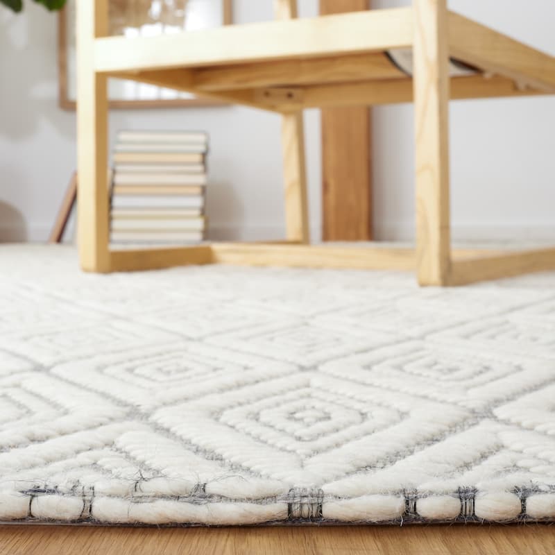 SAFAVIEH Handmade Marbella Austra Wool Rug - Grey/Ivory - 8' x 10'
