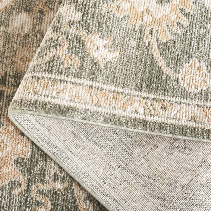SAFAVIEH Hazel Maibrit Traditional Oriental Rug