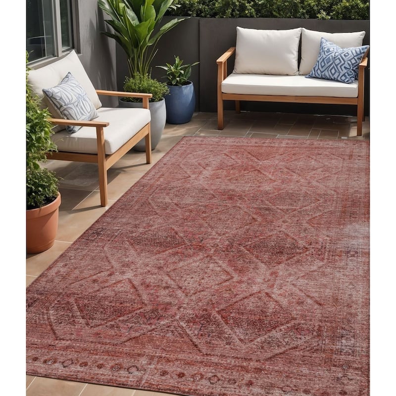 HomeRoots Geometric Transitional Rectangle Outdoor Rug - 5' X 8'