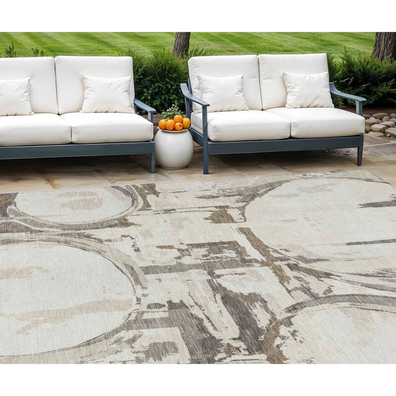 HomeRoots Geometric Transitional Rectangle Outdoor Rug - 9' X 12'