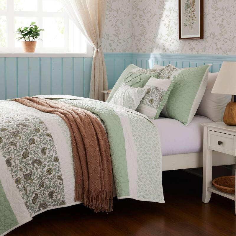 Madison Park Vanessa 6 Piece Cotton Percale Quilt Set with Throw Pillows
