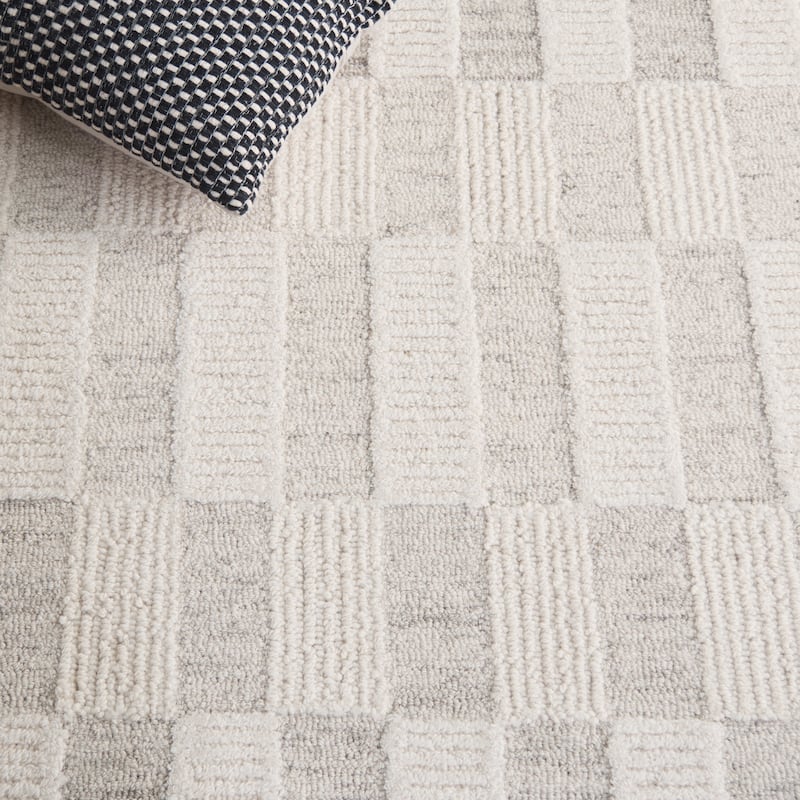 SAFAVIEH Handmade Ebony Bastiana Wool Rug