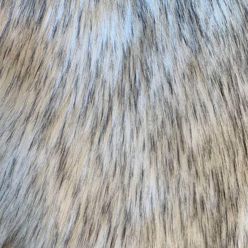 Highland Select Natural Long Wool Sheepskin 1-1/2 Pelt Shag Rug - 2' x 4' - White/Black