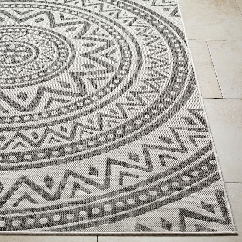 Livabliss Hurley Indoor/ Outdoor Mandala Area Rug