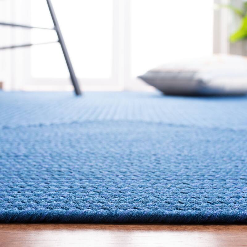 SAFAVIEH Handmade Braided Country Casual Lavada Rug