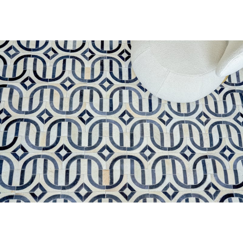 EXQUISITE RUGS Natural Hide Hand-stitched Leather Hide Silver/Blue Area Rug.